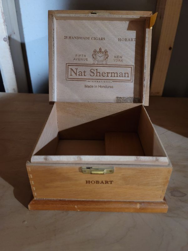 Nat Sherman Fifth Avenue New York Hobart Empty Wooden Box Smokin